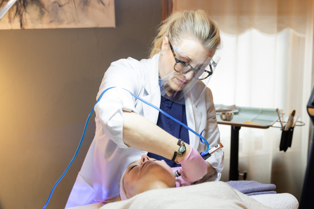 Licensed aesthetician performing a HydraFacial at Catara Med Spa in Algonquin, IL. Advanced skin rejuvenation for hydration and clarity.